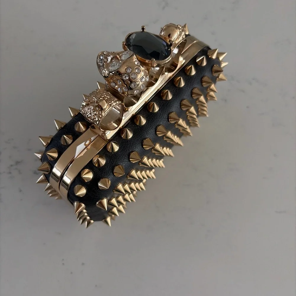 Alexander McQueen Black Leather Spike Knuckle Box Clutch with Gold Rings - Picture 2 of 4